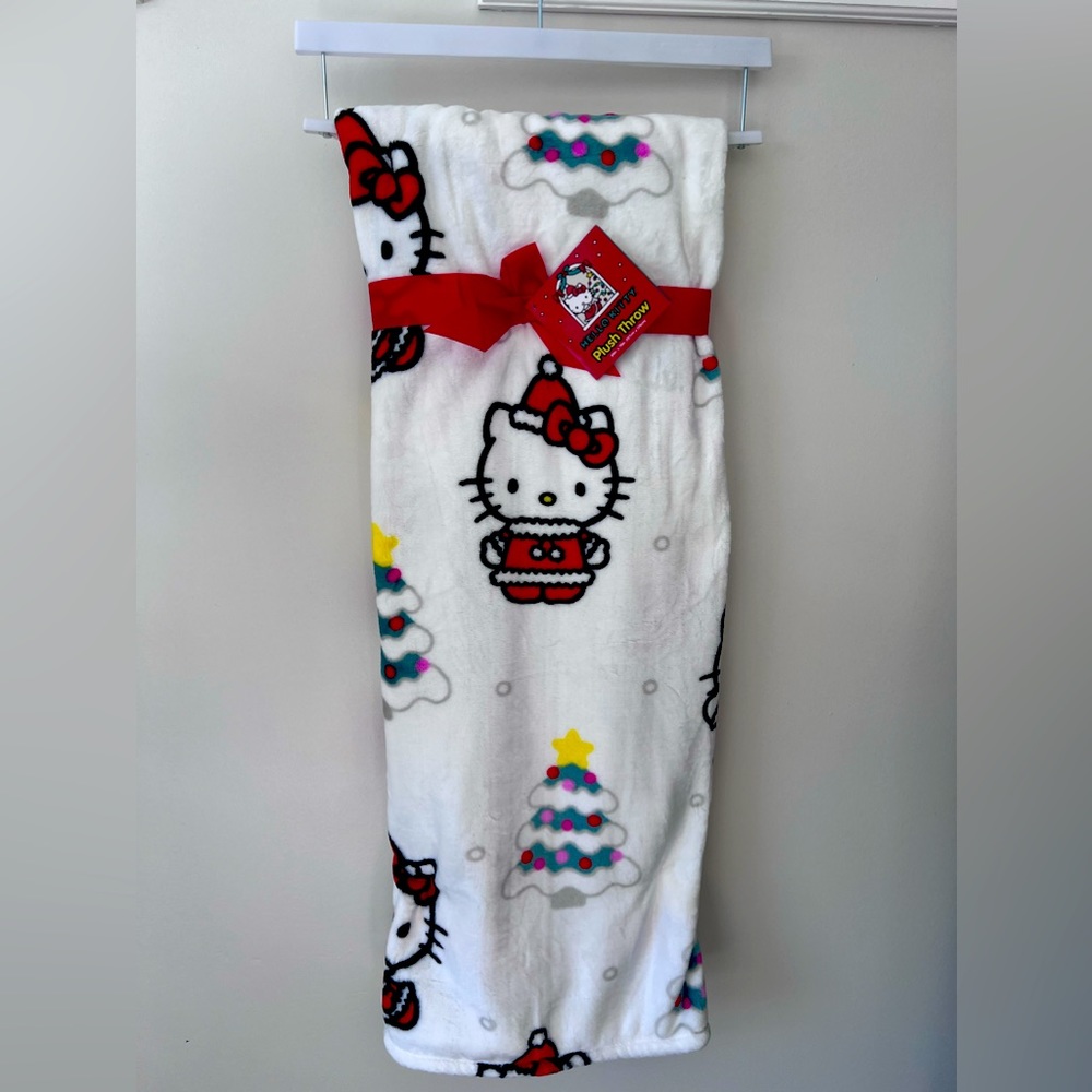 NWT Sanrio Hello Kitty Christmas Blanket